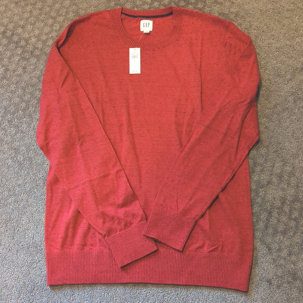 NWT!  Men's GAP lightweight red sweater